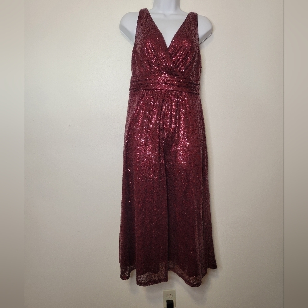 David's bridal size 6 Christmas holiday burgundy sequins vneck dress